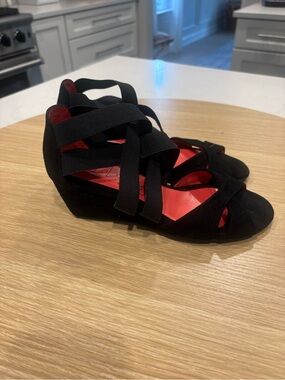 Pas de Rouge Black Suede Wedge Sandals